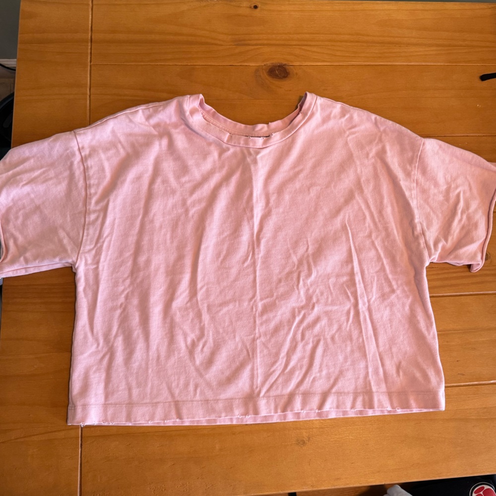 LAST CHANCE‼️ Pink Distressed Crop